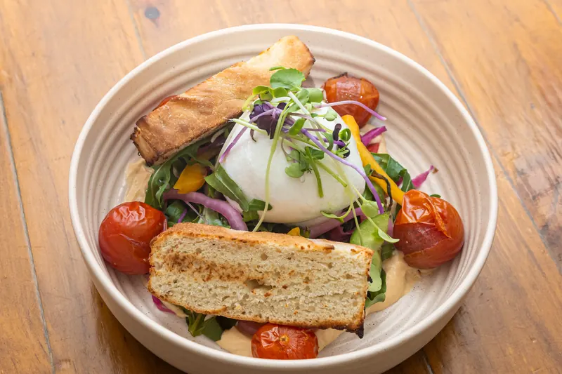 Burrata with roasted cherry tomatoes, salad and crusty bread